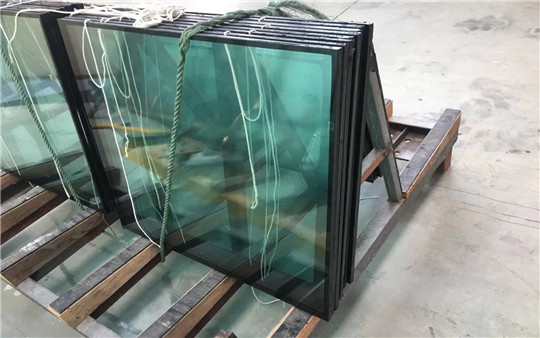Uninsulated fireproof glass